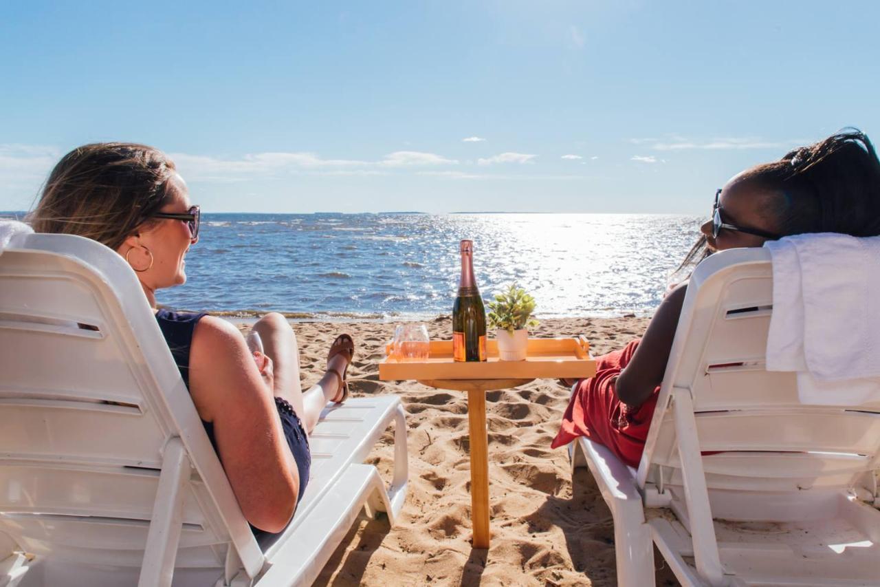 The Finch Beach Resort North Bay Εξωτερικό φωτογραφία