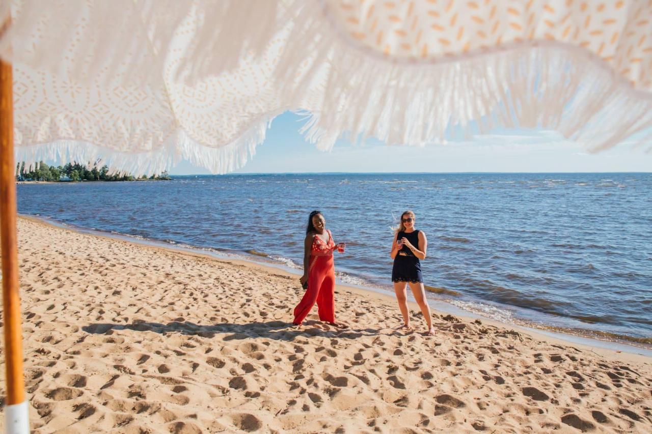 The Finch Beach Resort North Bay Εξωτερικό φωτογραφία